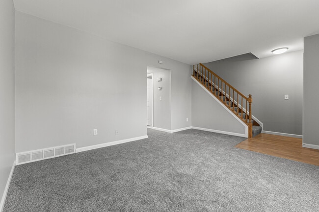 Photo - 20033 Village Green Ct