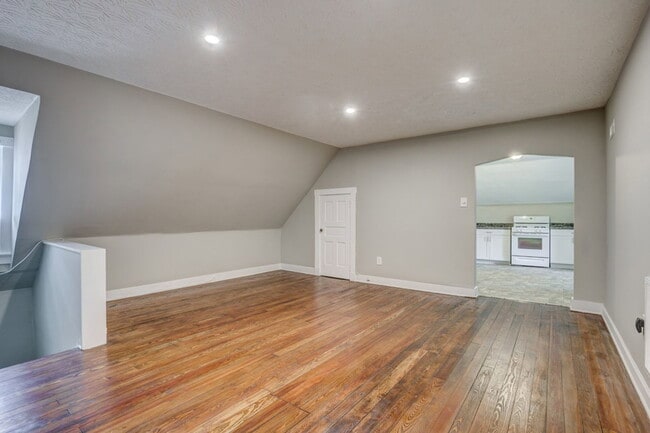 808 Academy Ave Unit 3F