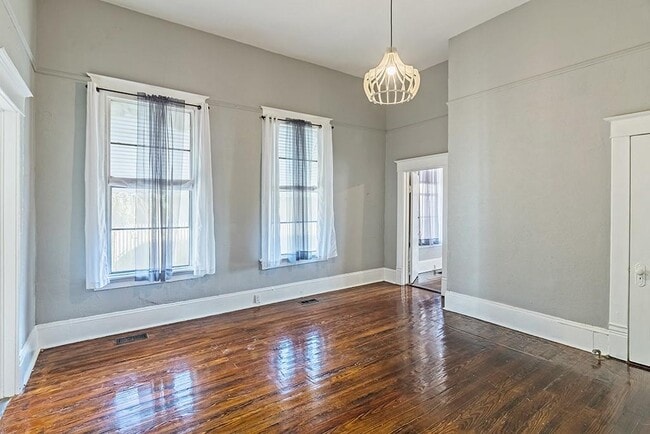 Photo - 2497 Napier Ave