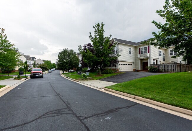 Photo - Spacious, Light-Filled Home in the Desirable Broadlands