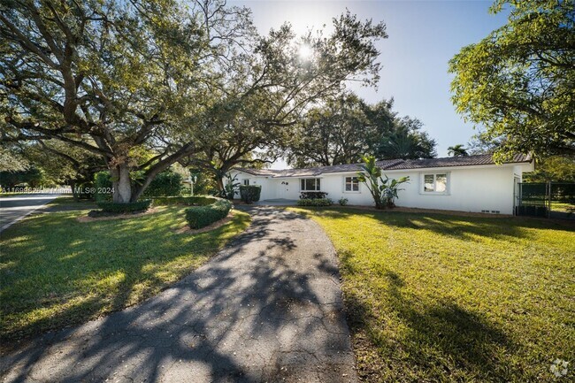 Building Photo - 8390 SW 132nd St Rental