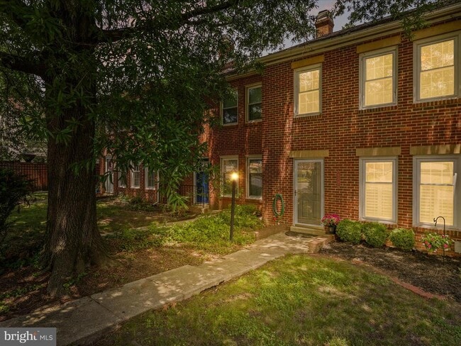 Photo - 811 Gibbon St Townhome