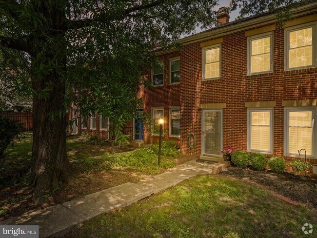 Building Photo - 811 Gibbon St Rental