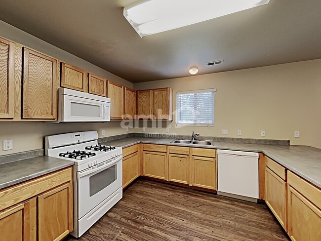 Photo - 2776 Willow Way