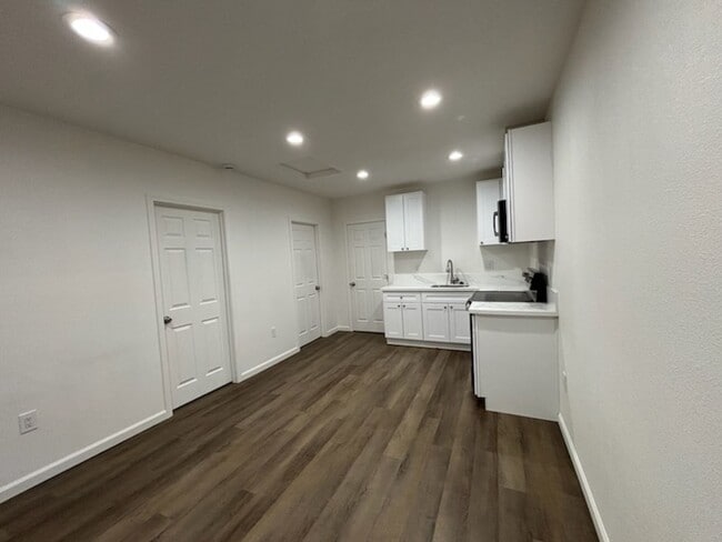 Building Photo - 1455 Laramie Ave Unit 3 Rental