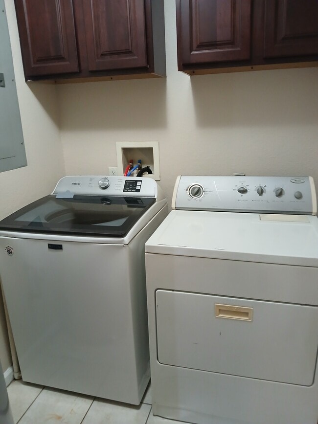 Photo - 606 W College St