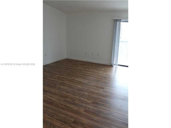 Photo - 468 NE 206th Ln Unidad 205