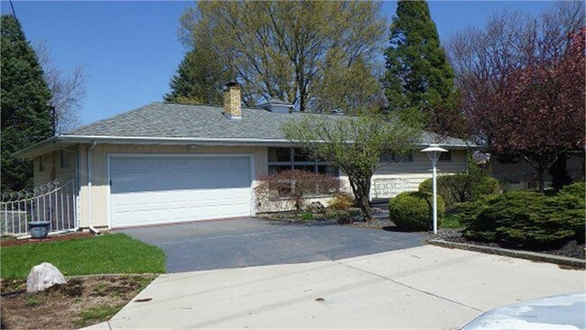 Photo - 1728 Middle Rd