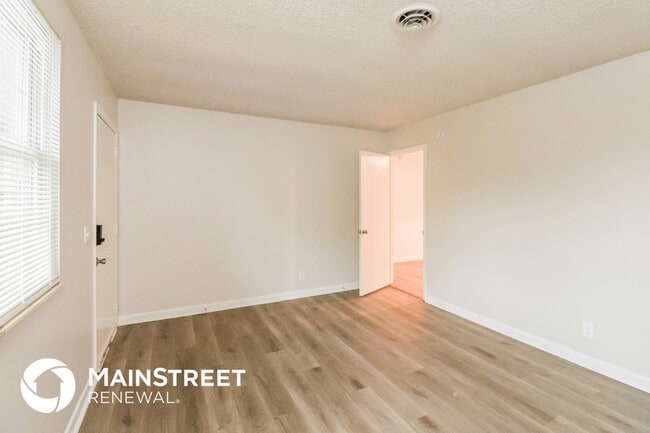 Photo - 509 Barclay Square Ct