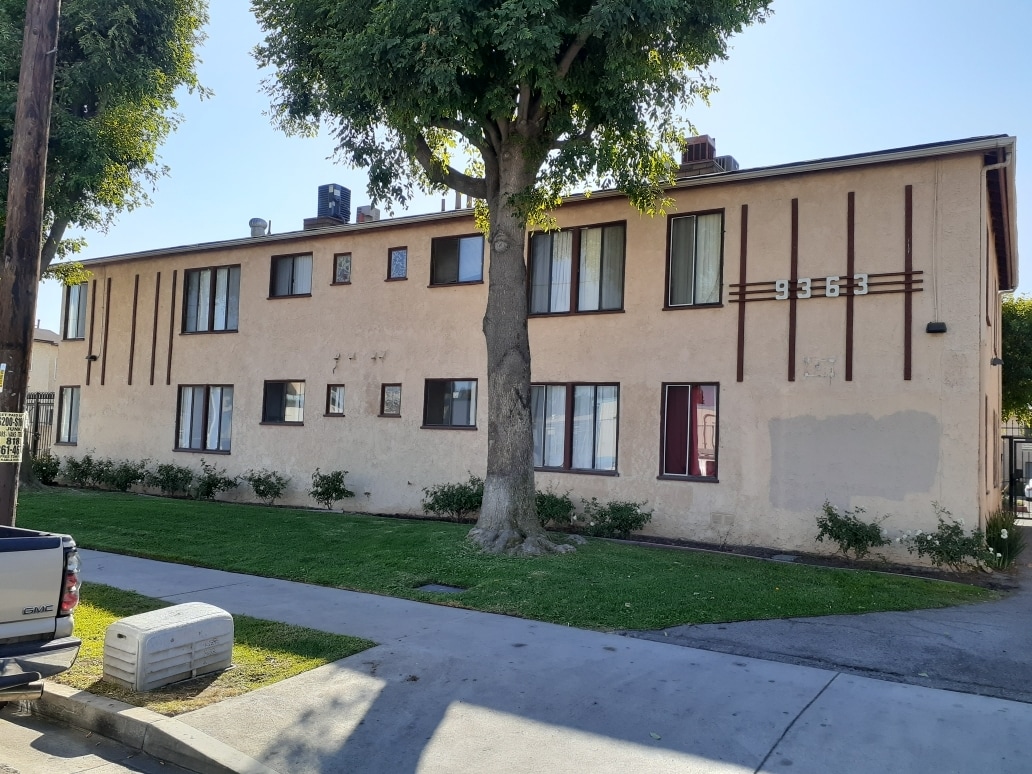 Photo - Sylmar Apartments