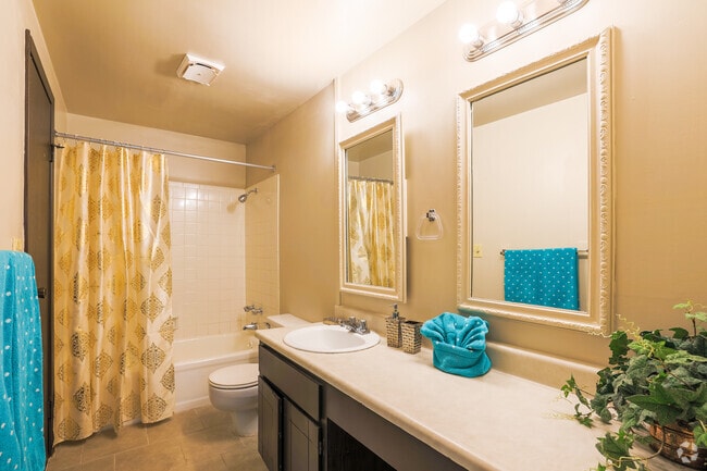 2BR, 1BA - 960SF - Village Park at Cedarbrooke