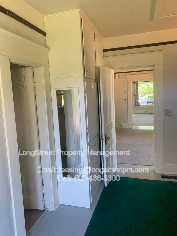 Photo - 823 SW 10th St