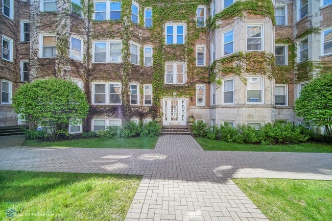 Photo - 877 W Cornelia Ave Unit 3
