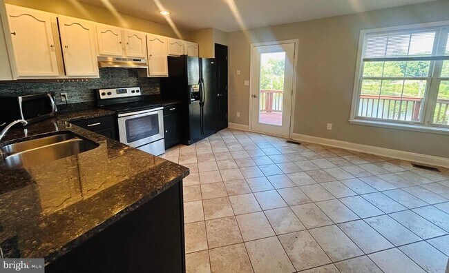 Photo - 400 Munsons Hill Ct