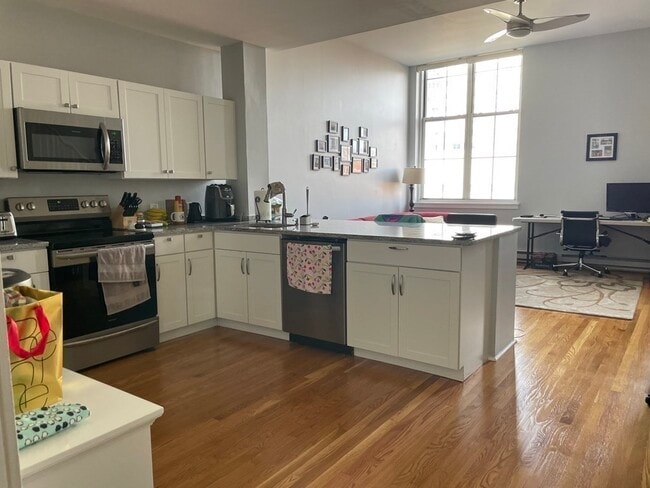 Photo - 240 Heath St Unit PH15