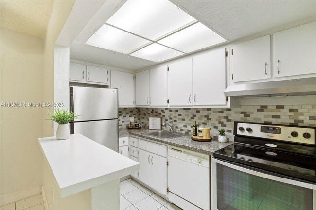 Building Photo - 6530 Lake Patricia Dr Unit E25 Rental