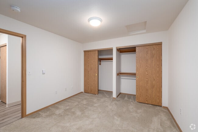 2BR, 1BA - 940SF