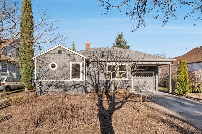 Building Photo - Adorable 2-bdrm/1-bath mid-century modern. Private backyard, sauna, washer/dryer, & more!