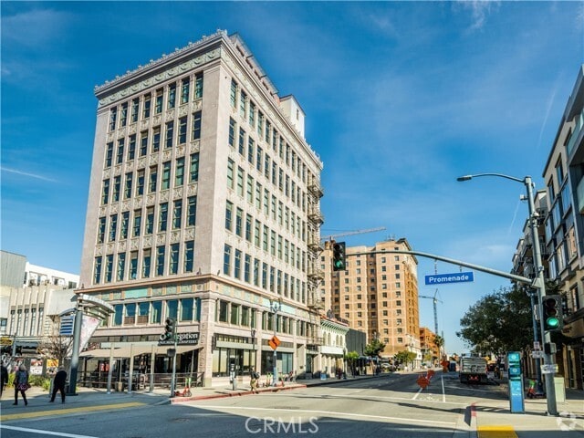 Building Photo - 207 E Broadway Rental