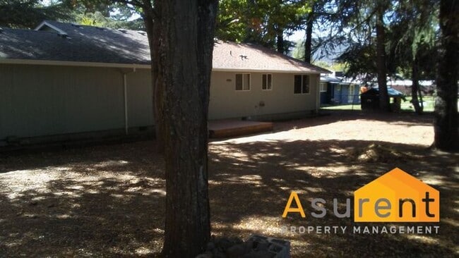 Photo - 3 Bed, 2 Bath Home on Large Flag Lot