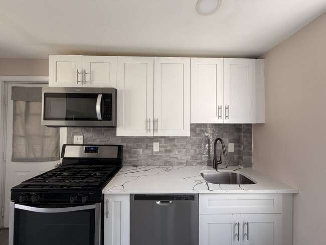 Building Photo - 29 W Somerset St Unit 1