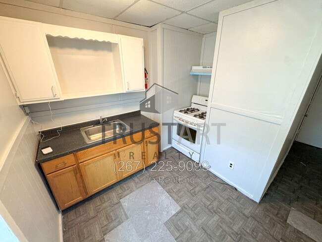 Building Photo - 3345 Frankford Ave Unit 2f