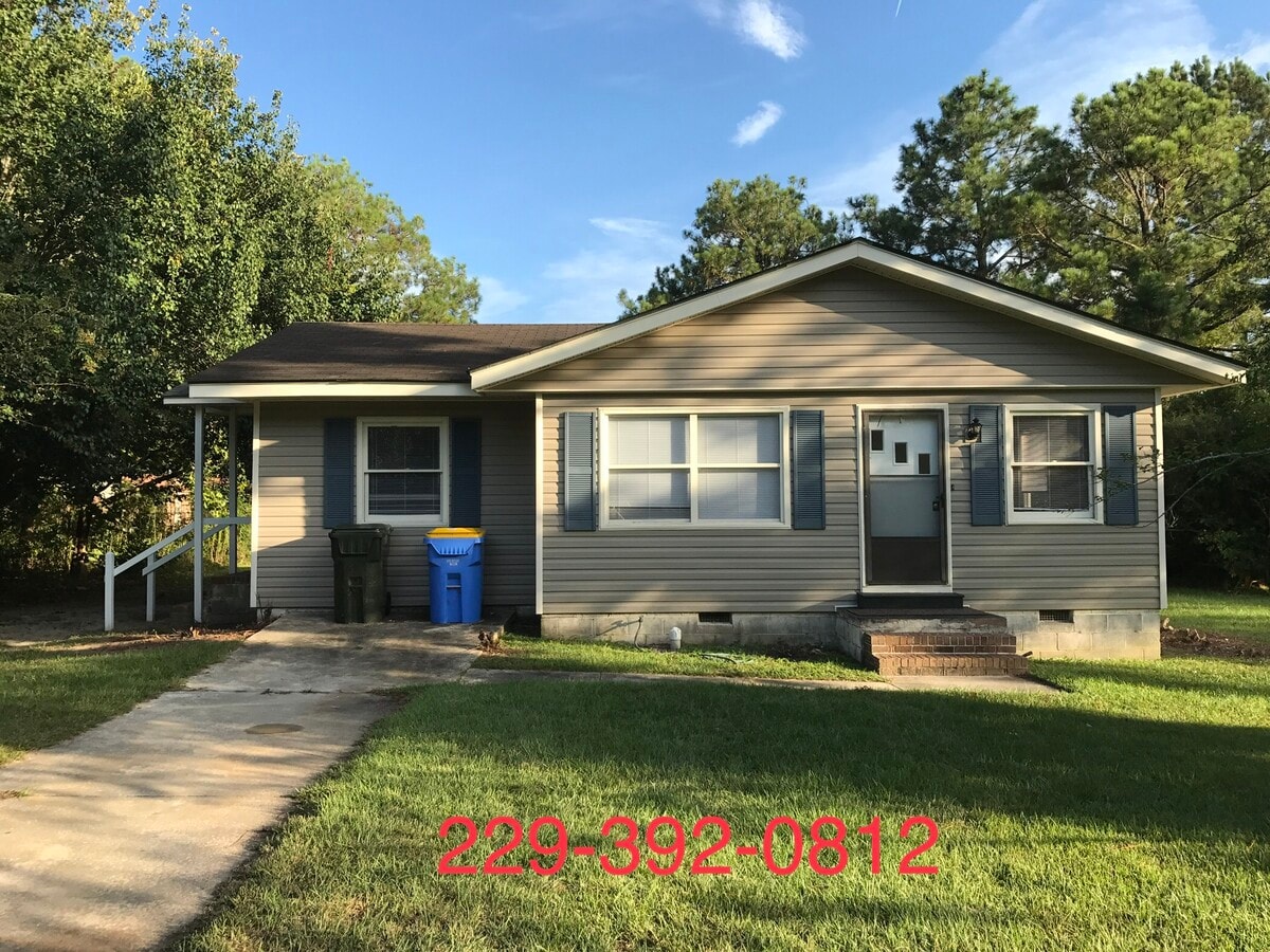Photo - 1403 Sanders Dr House
