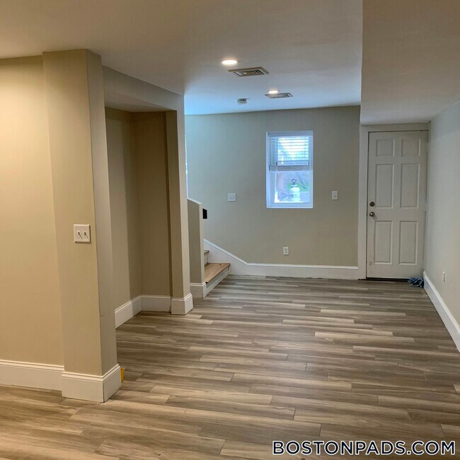 26 Pembroke St Unit 1