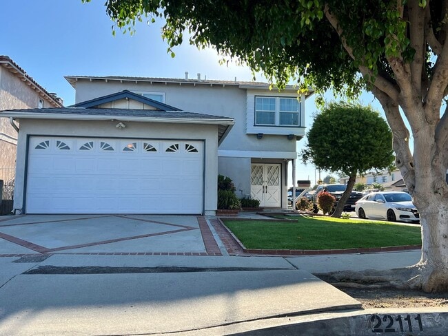 Building Photo - 3 Bedroom 1.5 Bathroom in Torrance Rental