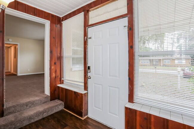 Photo - 7812 Denham Rd E
