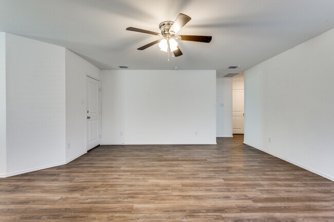 Photo - 742 Trestle Dr