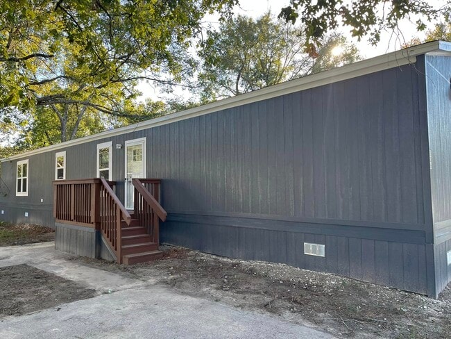 Photo - 106 E Semands St