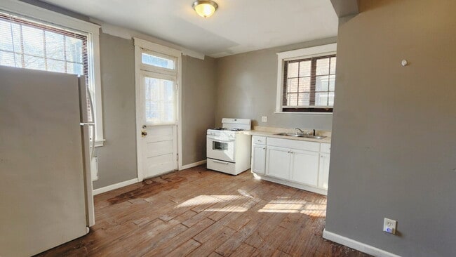 Building Photo - **Move-In Special-Half Off 1st Months Rent**
Charming 1-Bedroom Apartment in South St. Louis