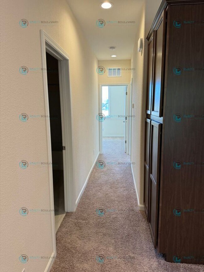 Half Month Free Rent Look a Lease Special!... House House Rental in