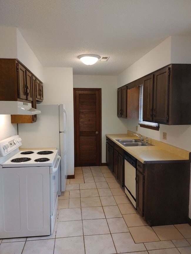 611 Sycamore Cir Unit D