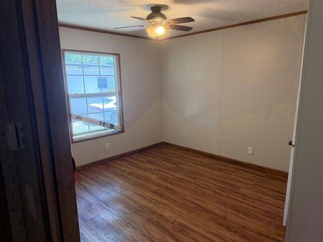 Photo - 116 Avenue E