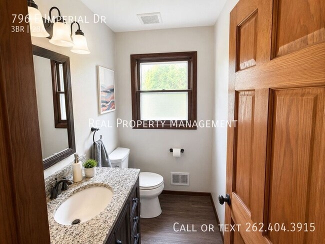 Photo - 796 E Imperial Dr