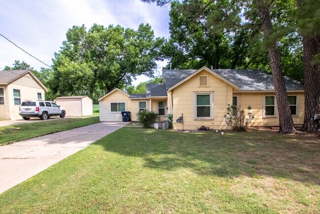 Photo - 1916 Houston Pl