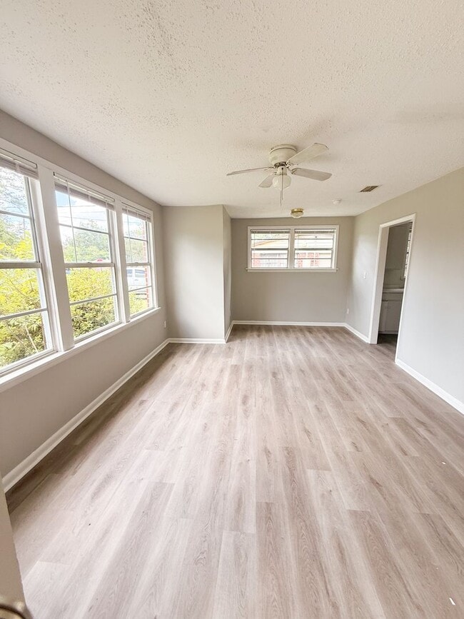 Photo - 2113 Robin St