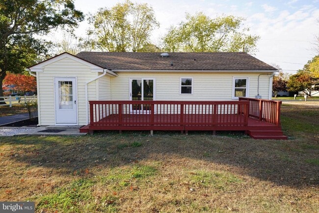 Photo - 335 Calvin Dr