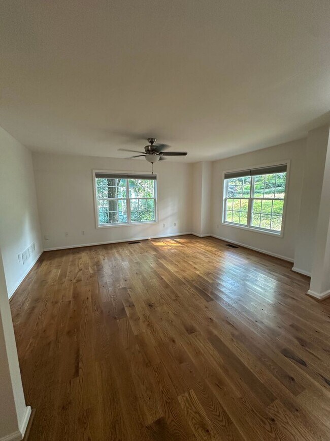 Photo - 250 Hodgson Dr
