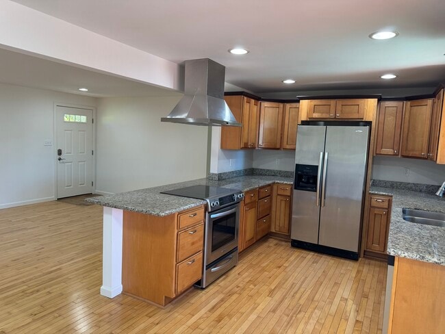 Building Photo - 2829 Larch Way Rental