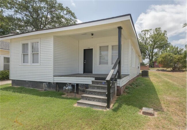 Photo - 108 Reagan St