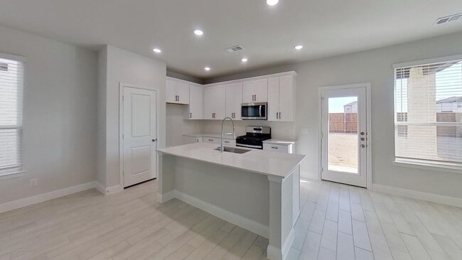 Photo - 1212 Sydney Ln