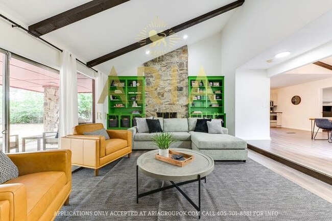 Building Photo - Unique 3 bed/2 bath Property with HUGE Bon... Rental