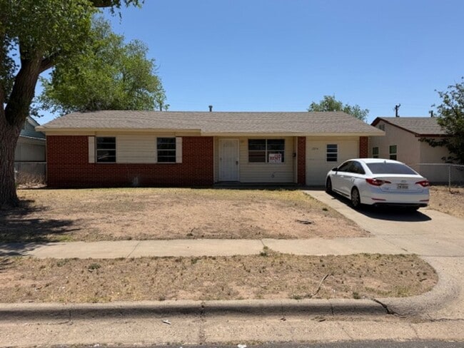Building Photo - CALL FOR MOVE IN SPECIAL!!! Room for Everyone! Charming 4-Bed 1.5 Bath