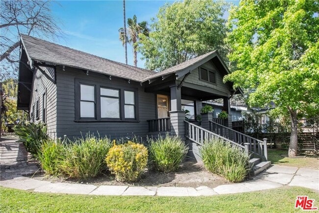 Building Photo - 1421 N Alvarado St
