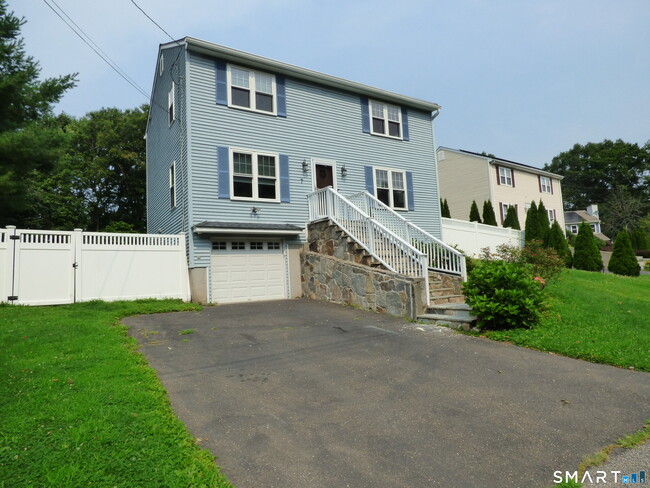 Building Photo - 7 Ridge Ln