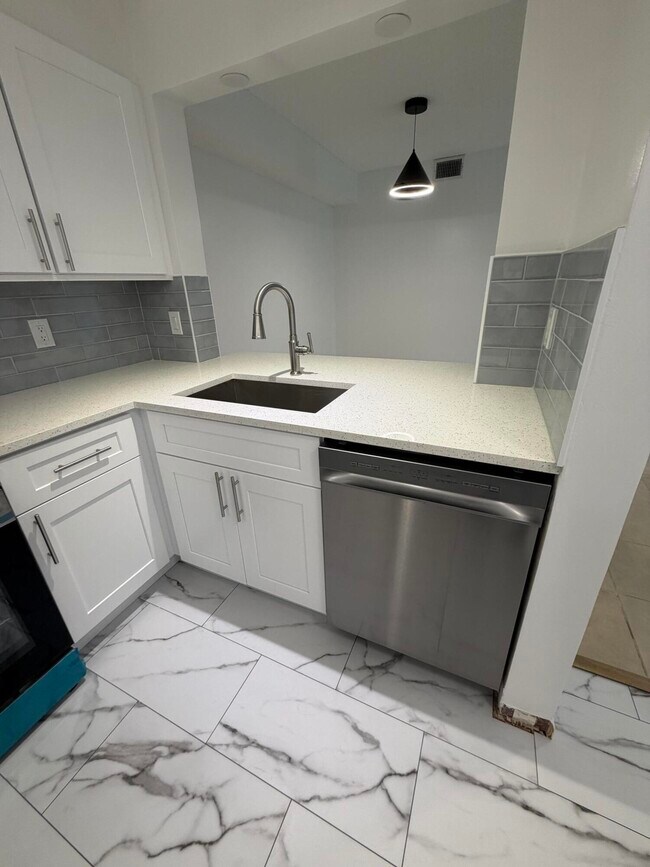 Photo - 13811 Oneida Dr Unidad E1