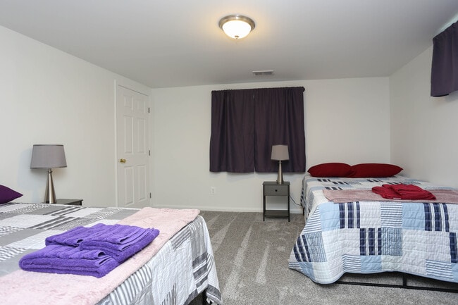 Spacious Room - 508 Wellham Ave